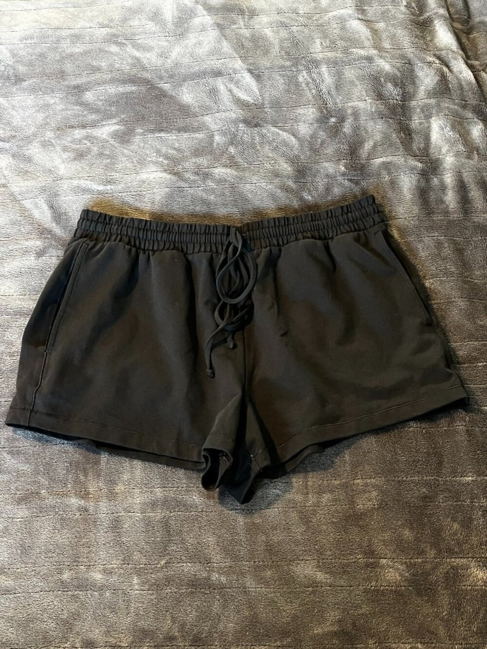 Girlfriend Collective • ReSet Swing Shorts in Black